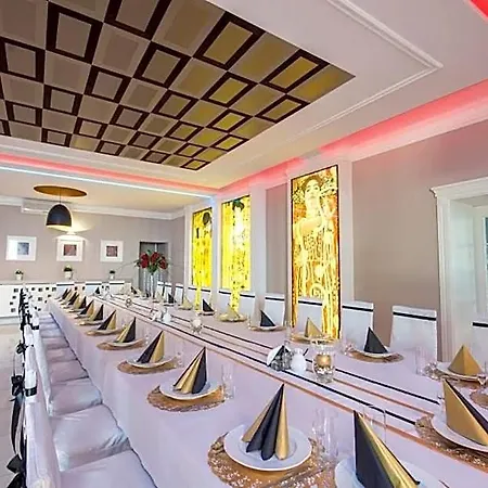 Hotel Kinga *